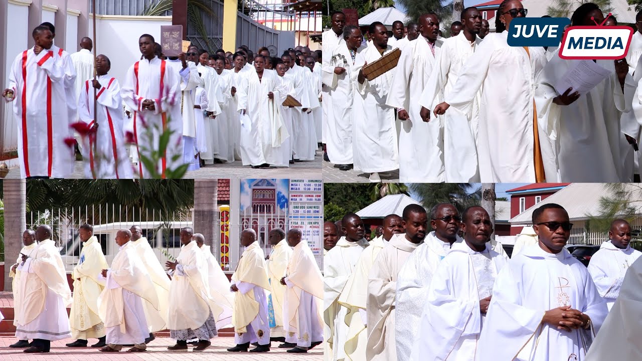TAZAMA WINGI WA MAPADRE KATIKA  MAANDAMANO YA  MISA  TAKATIFU YA KUBARIKI MAFUTA JIMBO KUU LA DODOMA