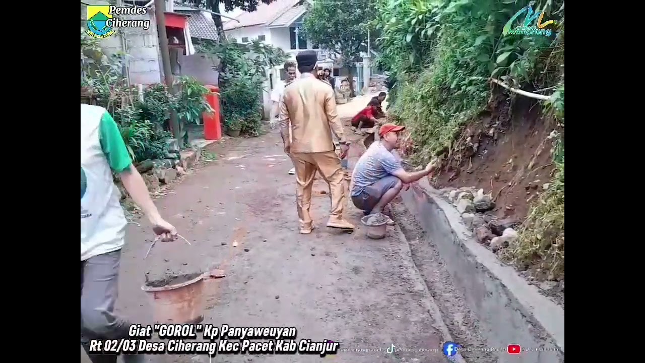 Gotong Royong Lobaan Kp. Panyaweuyan Rt 002 Rw 003 Desa Ciherang Kecamatan Pacet Kabupaten Cianjur. 