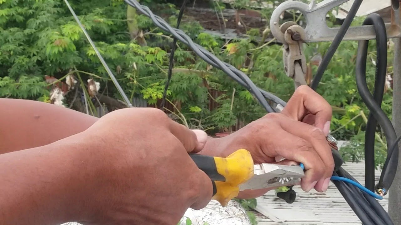 Menyambung kabel PJU ke jaringan PLN