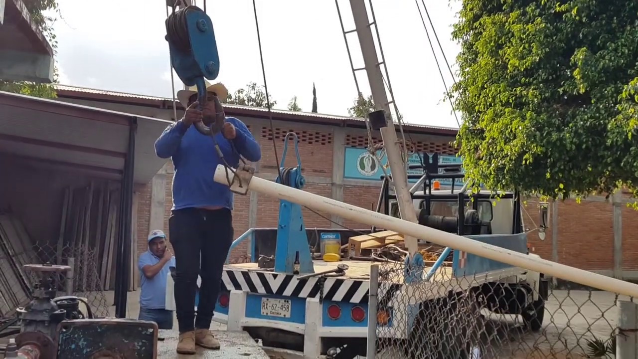 Desmontaje de tubería y bomba sumergible en pozo profundo