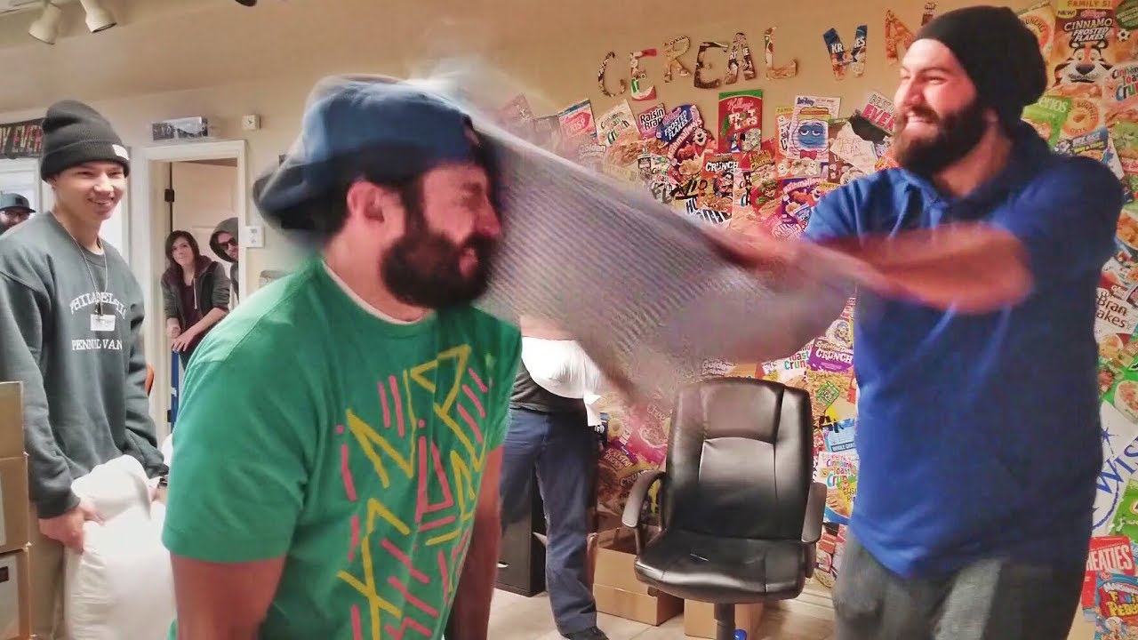 12 PERSON PILLOW FIGHT!!