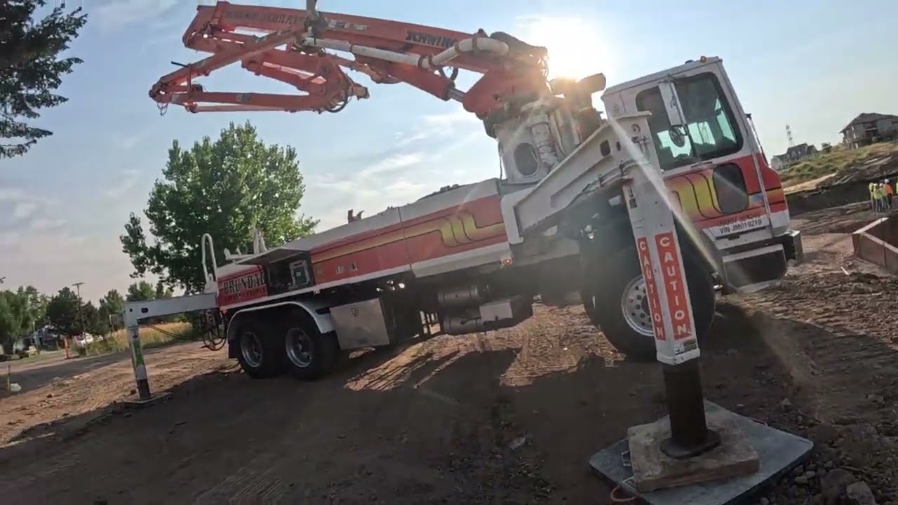 A Day in the Life of a Concrete Pump Operator | 31Z Dry Mud Battle + No Hose Guy Pour 🚫💪