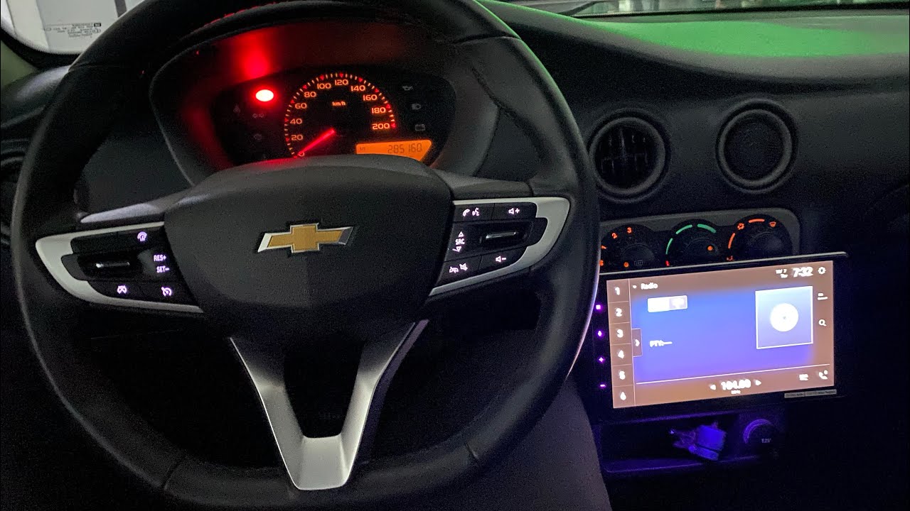 Chevrolet Celta com volante multifuncional instalado no sistema original @mssoundosasco