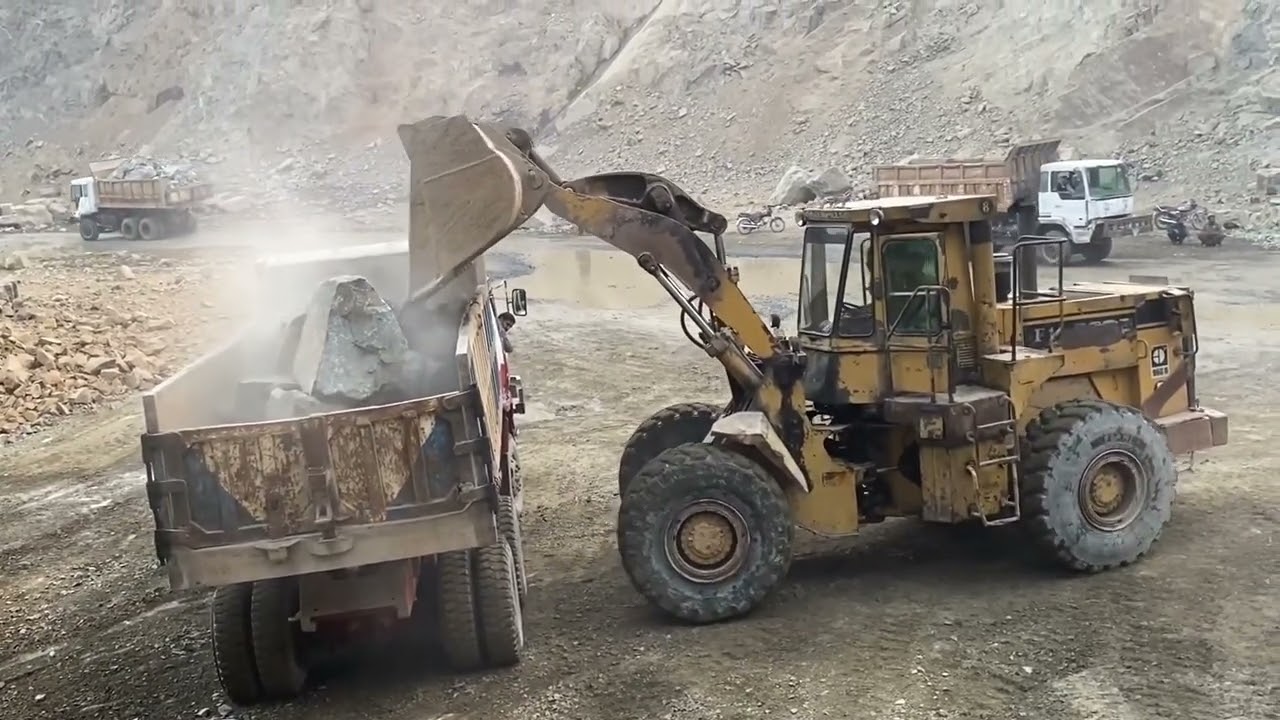 Very Biggest Stone 😳 The powerful Caterpillar 966 loaded for dumptruck talha mechanic 🧰