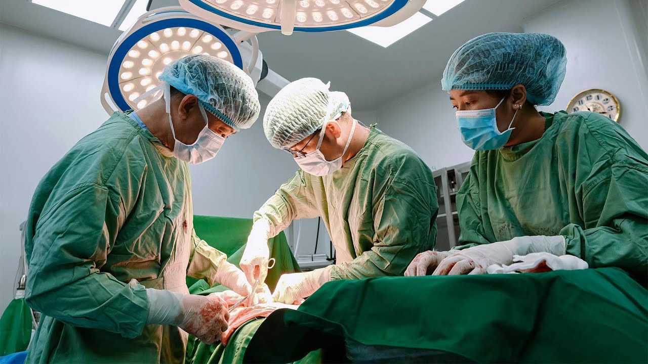 Phát hiện và điều trị u buồng trứng hai bên khi khám định kỳ