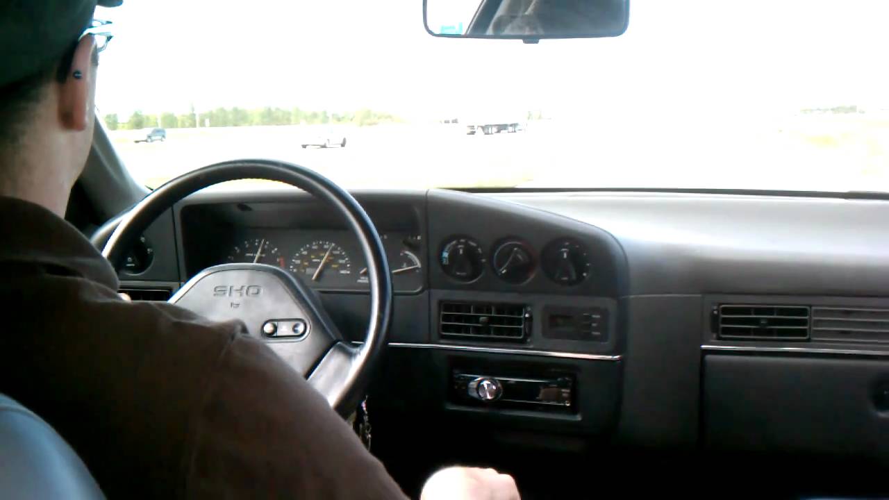1989 Ford Taurus SHO accelerating