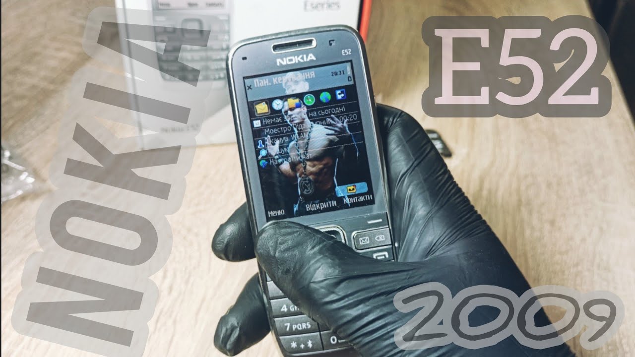 Nokia E52 розпакування старого телефону з коробки.