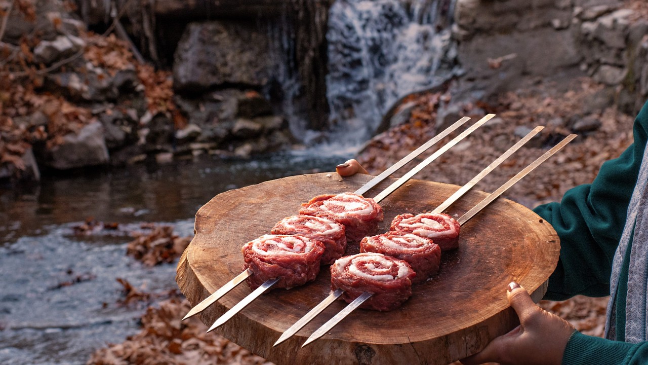 Juicy Meat Roll Cooking in the Forest 🔥🥩 | Simple Outdoor BBQ