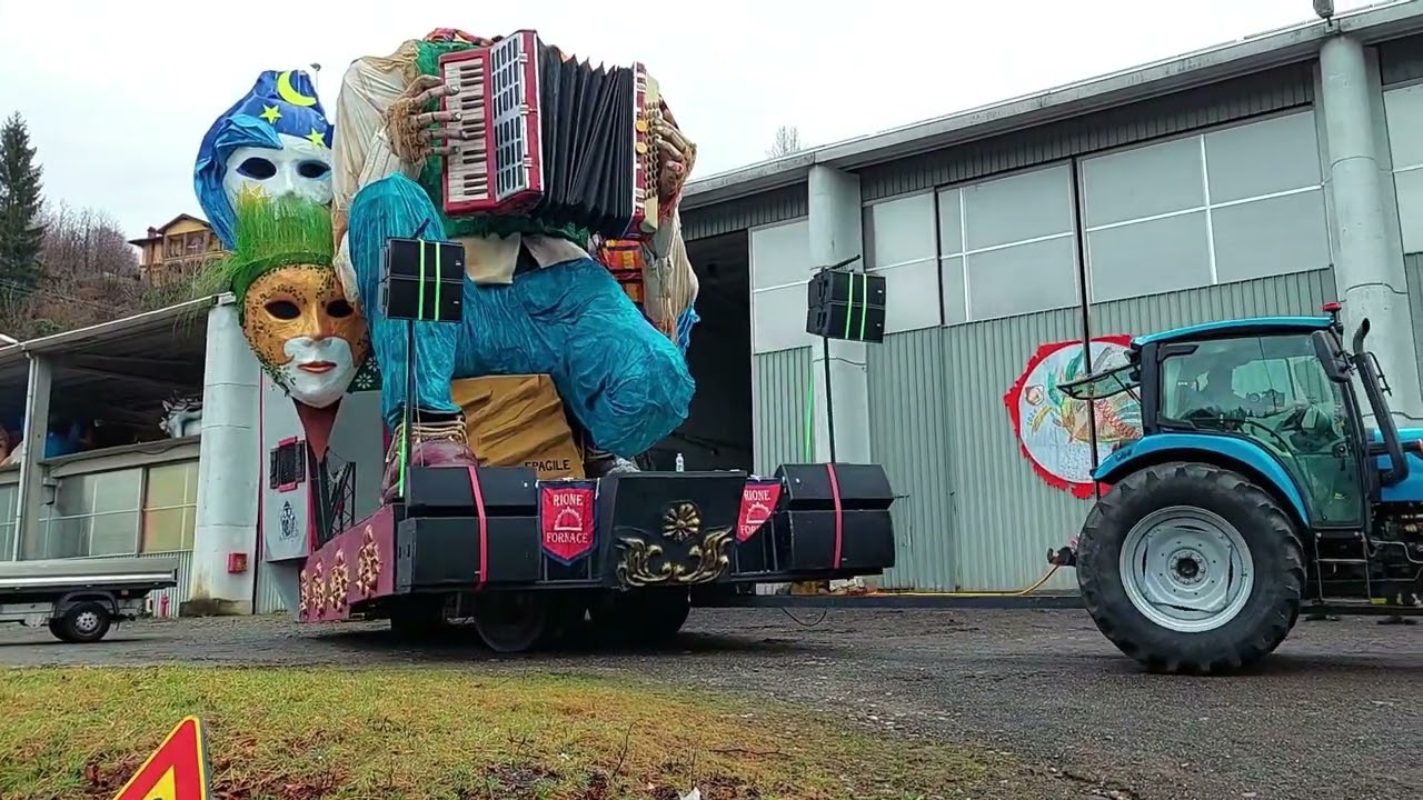 Carnevale di Borgosesia 2024 - Ultima uscita dagli Hangar