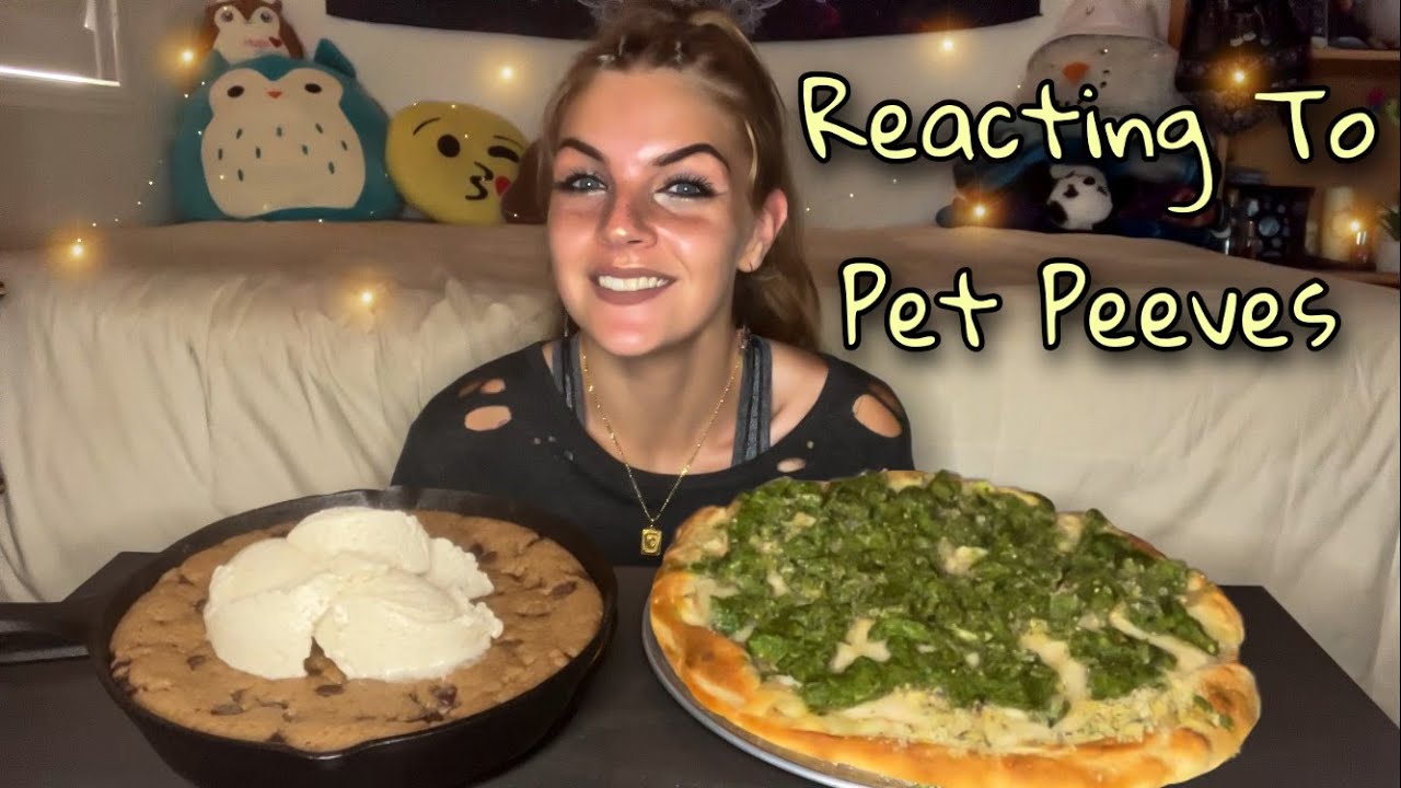CHEESY Pesto Pizza and GOOEY PIZOOKIE MUKBANG! (Vegan)