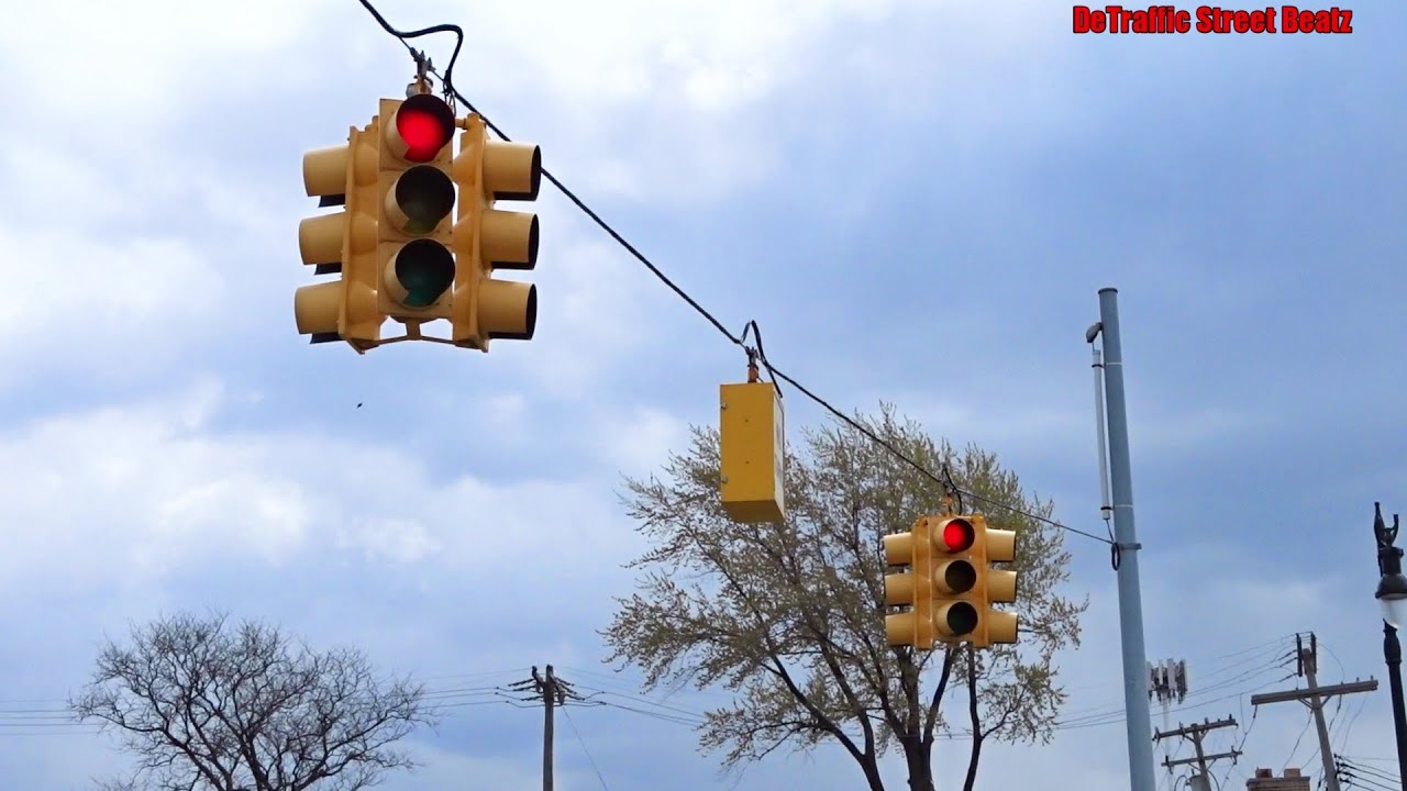 Traffic Lights & Flashing Pedestrian Signals | Michigan & Weir