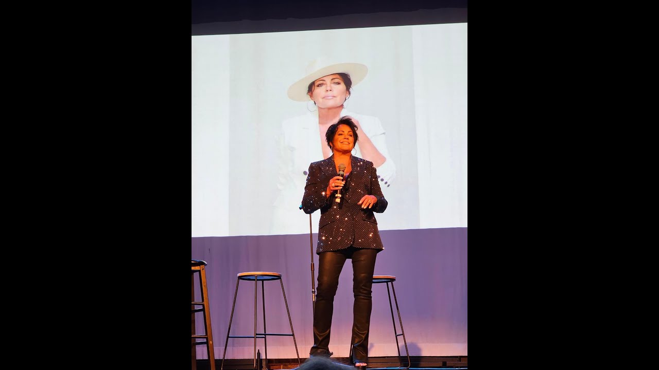 Kelly Lang sings 