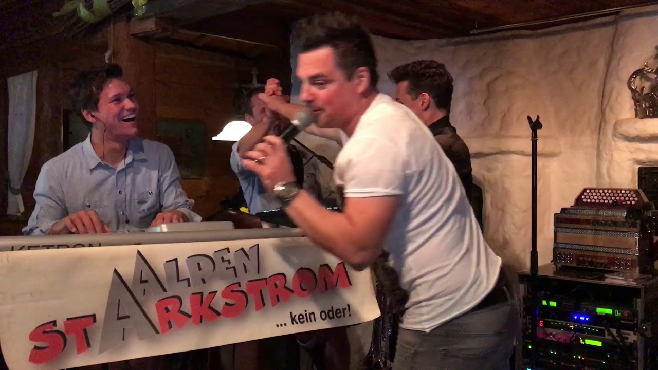 Alpenstarkstrom und Lamas in der Königlich Bayrische Enzianhütte, Oberstaufen, 2017