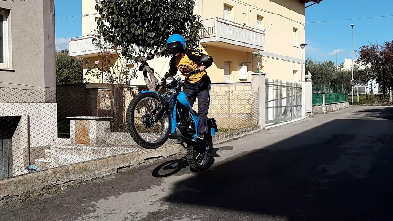 Bultaco Sherpa 350 c.c. 199 A in moto a Teramo .