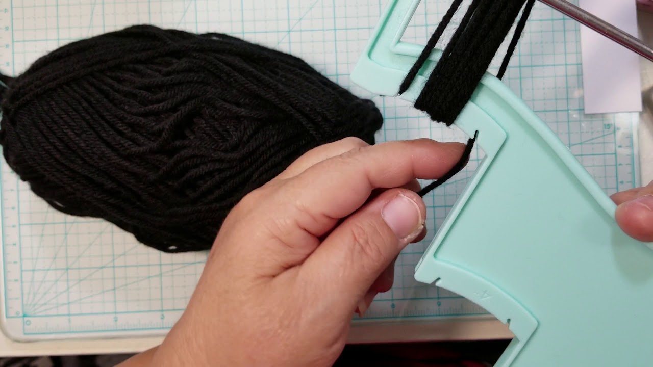 We R Memory keepers Tassel Loom (how to use it)