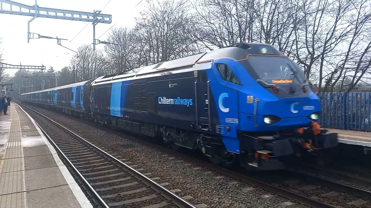 Chiltern Railways Liveried 68029 passing  Reading West with Destination'Liverpool Lime street'