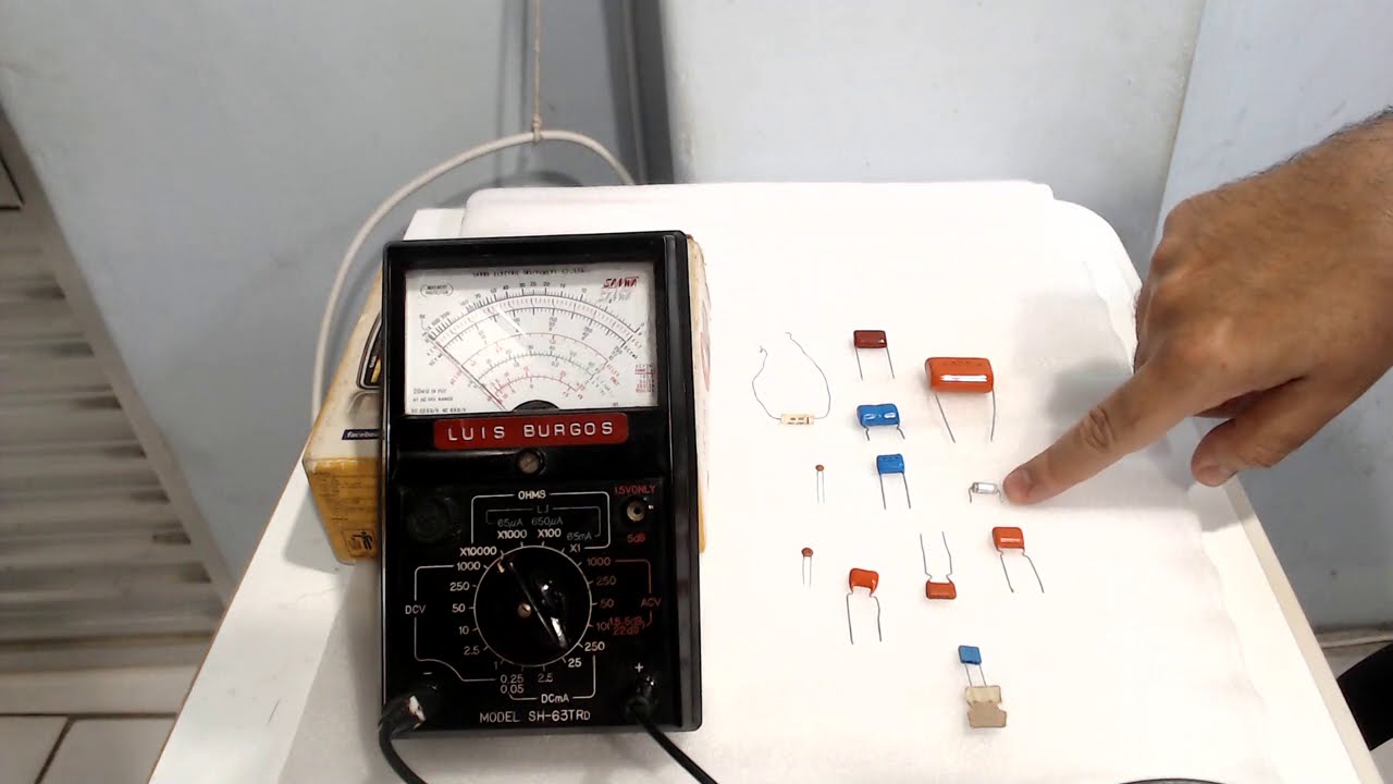 Vlog 29 da Burgoseletronica - Teste em Capacitores Comuns com Multímetro Analógico