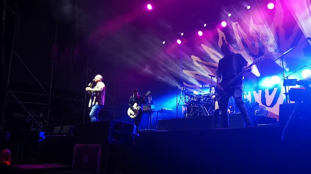 Someone Somewhere in Summertime. Simple Minds. Valencia 2025