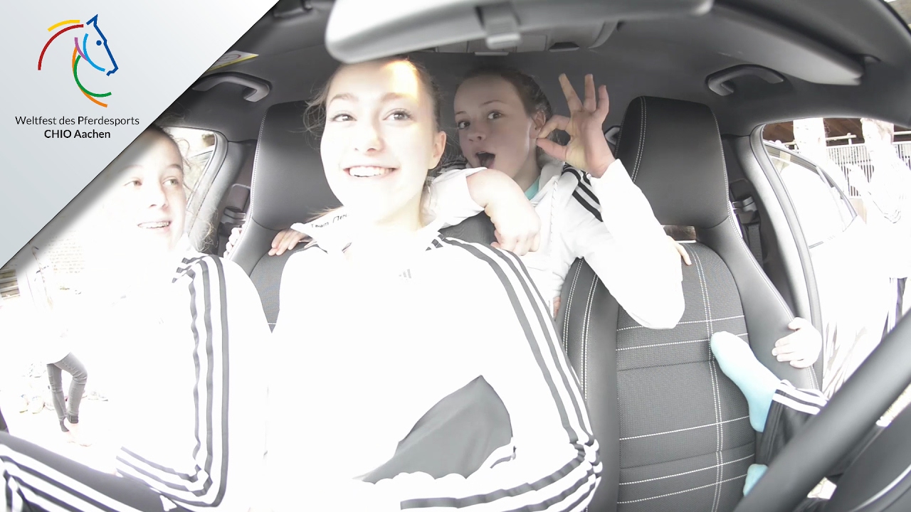 Wieviele Voltigierer passen in einen Mercedes-Benz GLA?