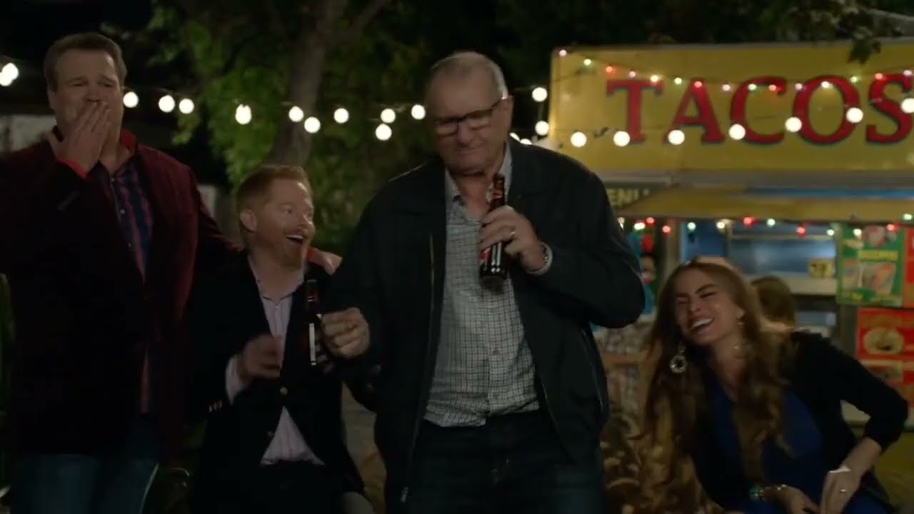 Modern family singing Midnight Train to Georgia | ThemeSongs