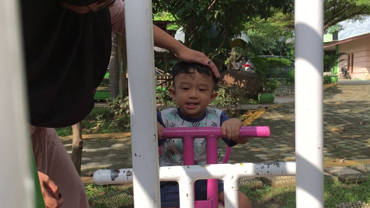 Bermain jungkit jungkitan