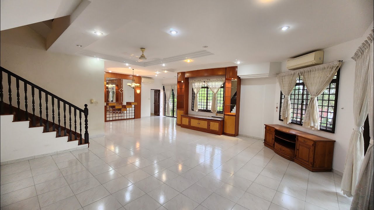 Rare 3 Storey Corner Terrace 999 yrs 5 bdrs w 4 ensuite. Call Thomas@97916894 now
