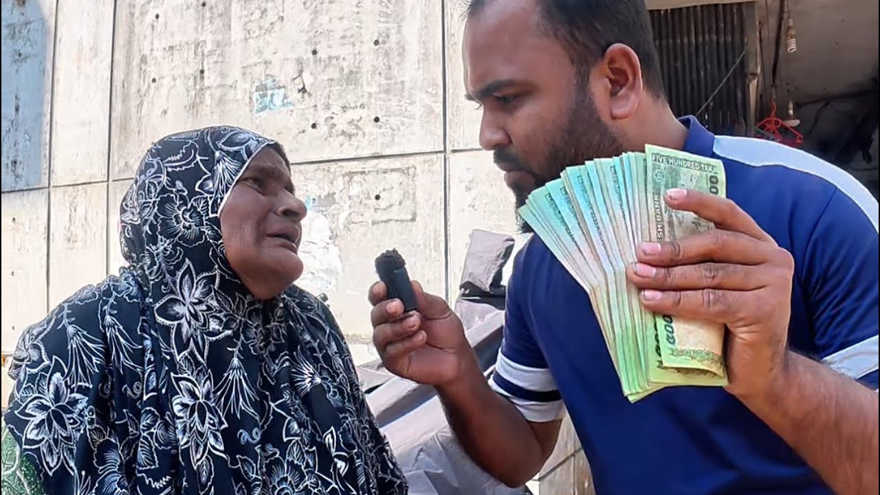 ২০ টাকার পরীক্ষায় এই অসহায় মা আমাদের কাঁদিয়ে দিল 😢