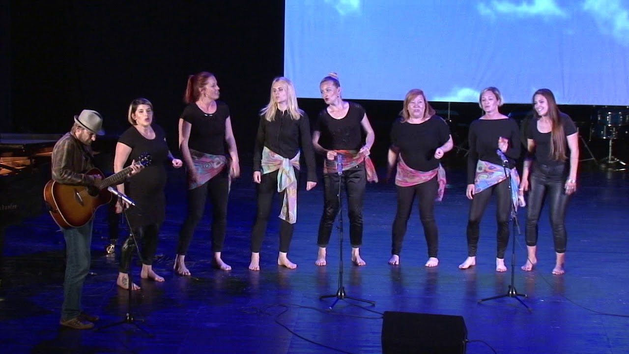 10. Kulturni dan SVS: Vrtec Ivana Glinška Maribor, ANSAMBEL VRTCA IN BOBNARSKA SKUPINA MANITAS