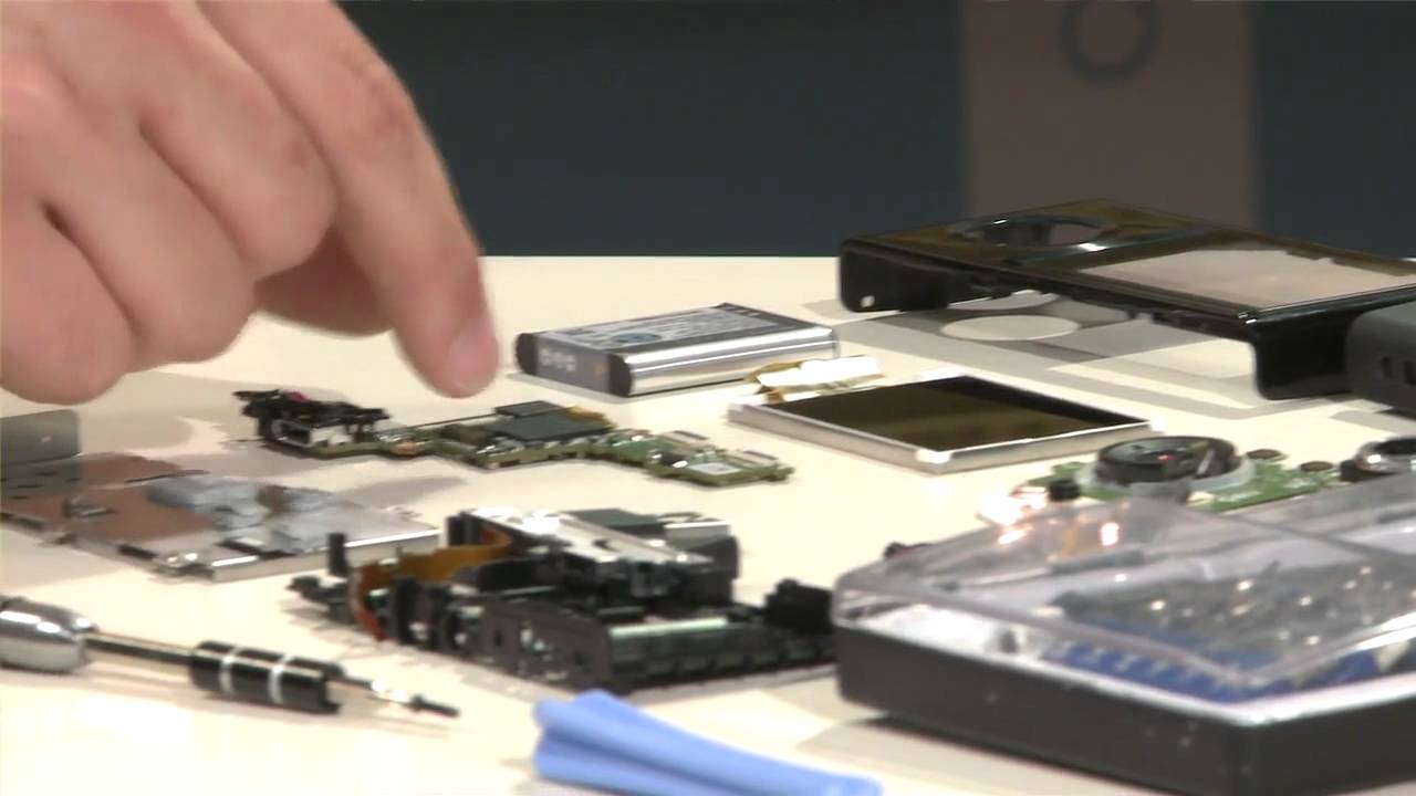 We Take it Apart! Exclusive 3D Bloggie Teardown