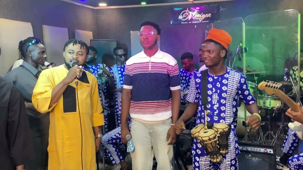 KAYSLIKY GIVING IT HOT AT THE FEBRUARY EDITION WITH THE CONGENIAL LIVEBAND 