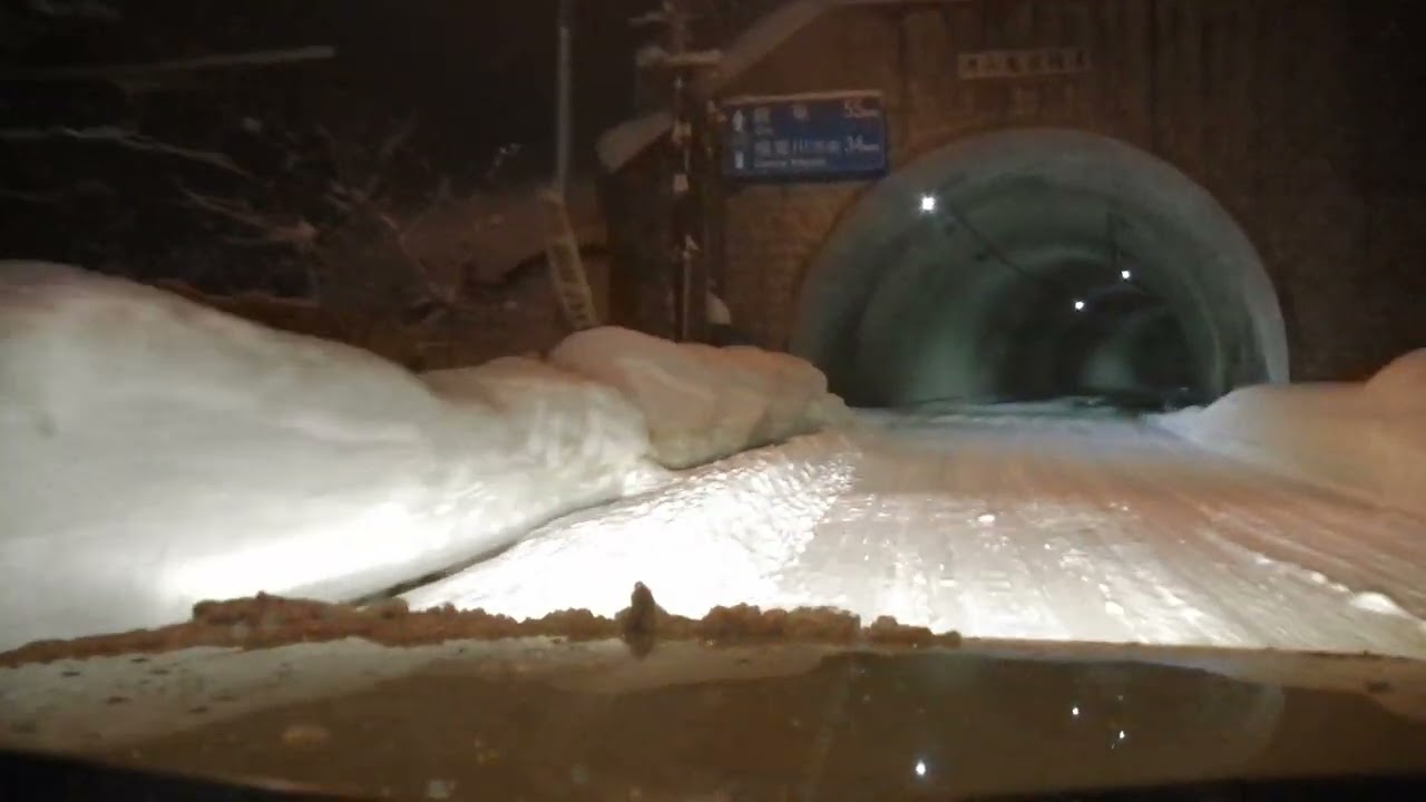 R417②【冠山峠道路】除雪車の前へ