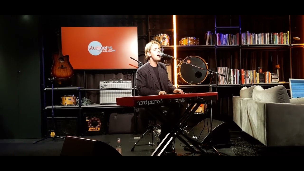 Tom Odell - Another Love - live at radioeins Studioeins in BikiniHaus Berlin on December 7th, 2023