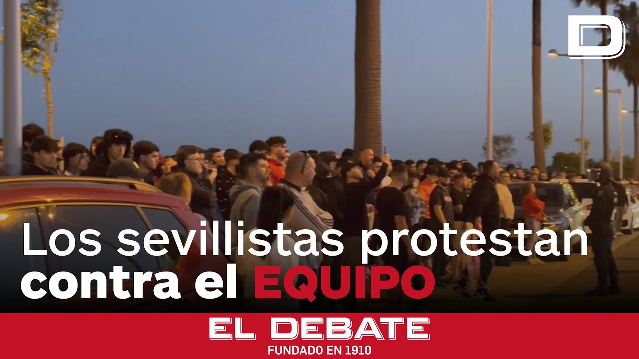 Los aficionados del Sevilla están hartos de perder y se concentran en la ciudad deportiva