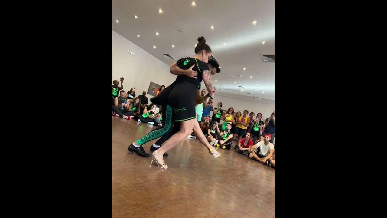 Léo fortes e Robertinha apresentação sambamaniacos 2023