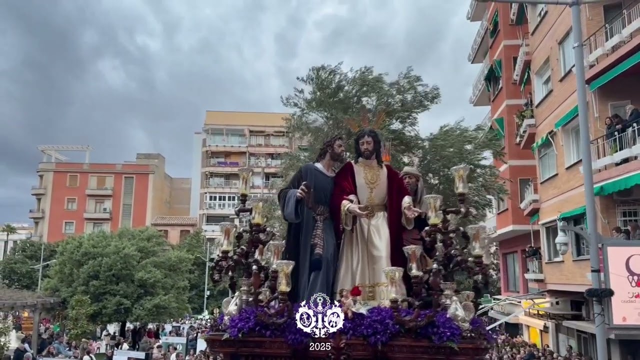 Santísimo Cristo del Amor por el último tramo de la Plaza de la Constitución
