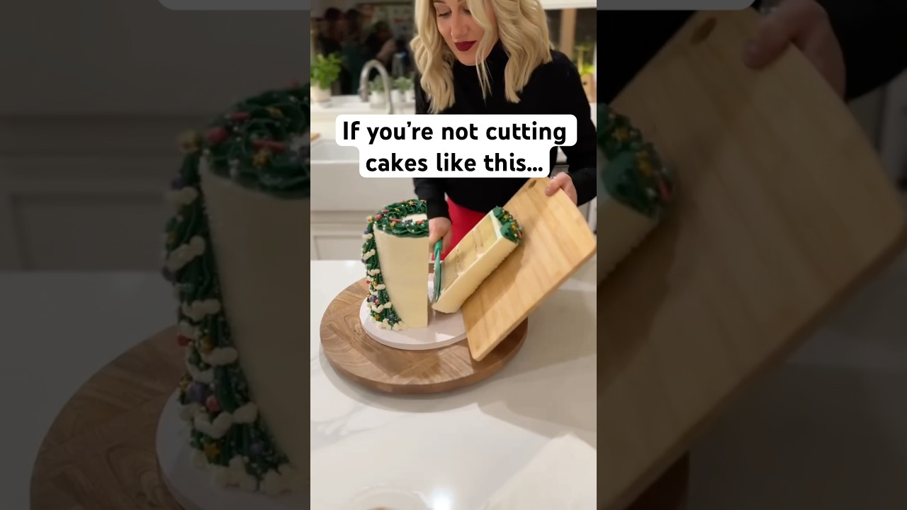 Stop Cutting Cake Wrong! This Genius Hack Will Change Everything 🎂🍴 #cakehacks