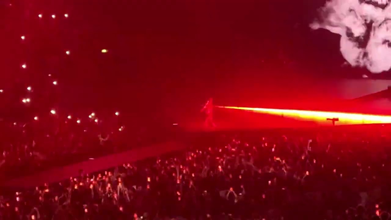 Billie Eilish AO Arena Manchester 2022 Bury a Friend / I Didn’t Change my Number
