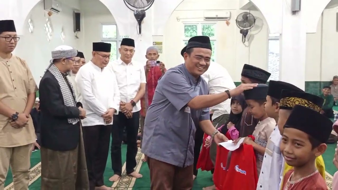 Safari Ramadan 1447 H/2026 Wakil Bupati OKU dan santunan bagi anak kurang mampu di masjid At-Taqwa. 