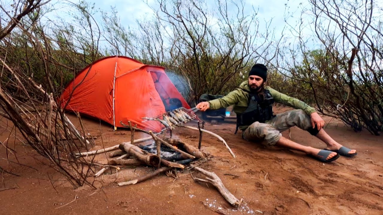 ACAMPAMENTO SOLO NO RIO TAQUARI.. a enchente estragou tudo por aqui