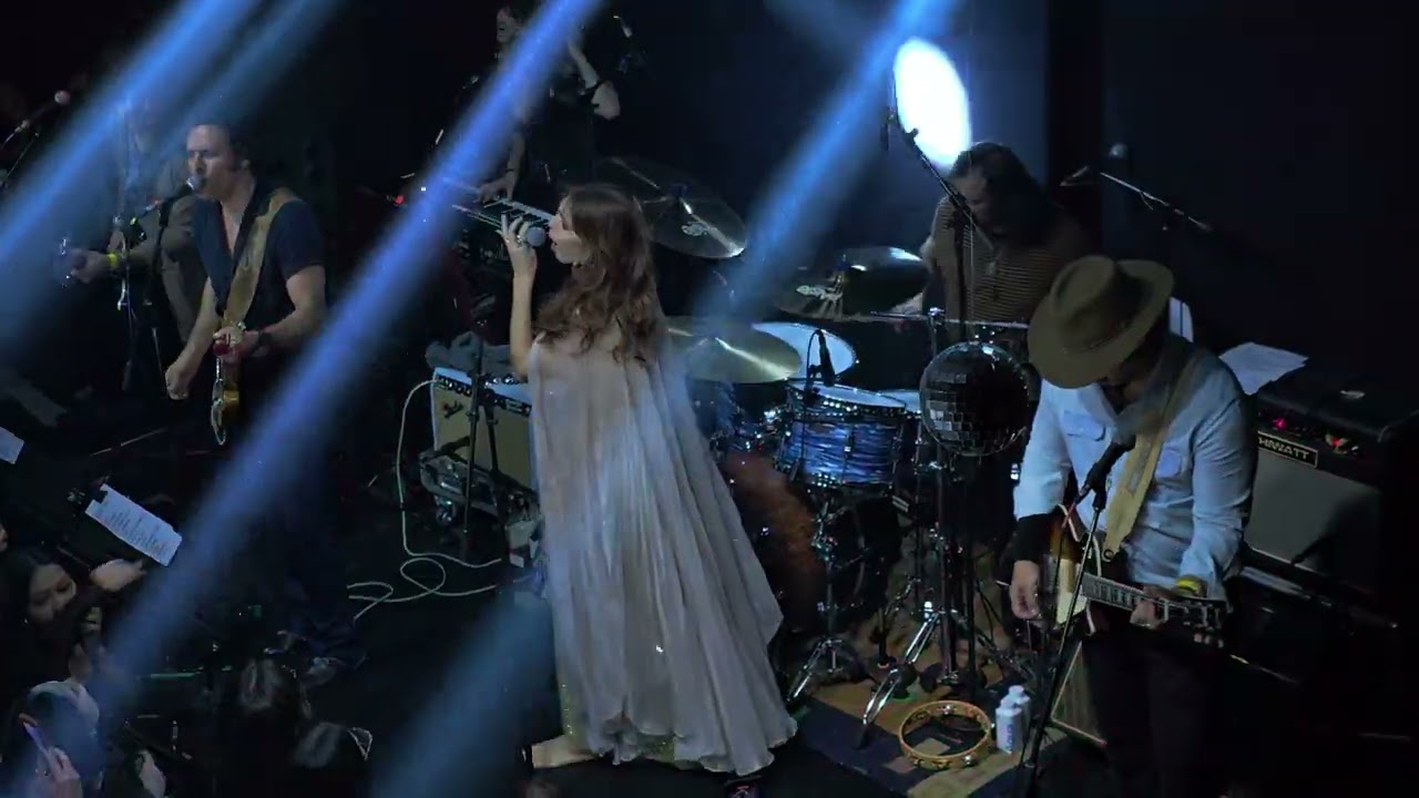 Daisy Jones & The Six In Concert - Look At Us Now (City Lights São Paulo, Brasil 2024)