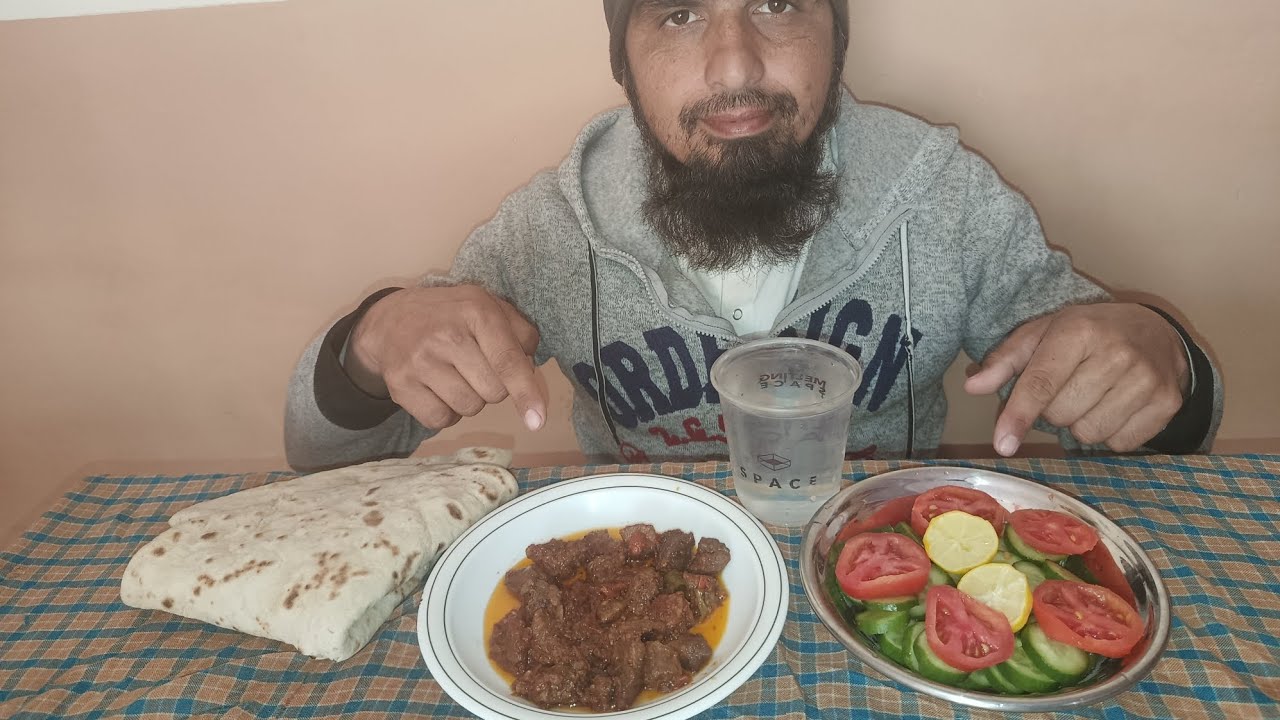 سادہ مگر لاجواب دیسی ڈنر | نرم روٹی، مزے دار گوشت اور تازہ سلاد“ Al Hafiz simple eating