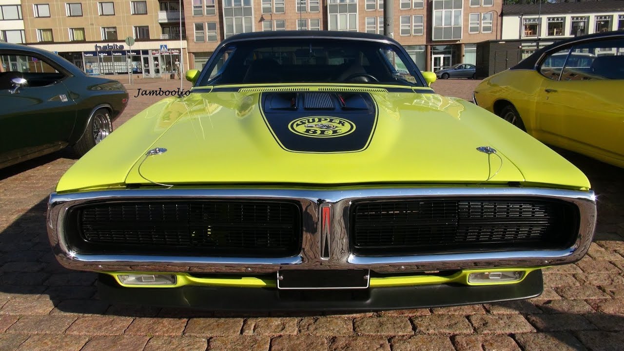 1971 Dodge Super Bee 440 Six Pack - V8 and exhaust sound!