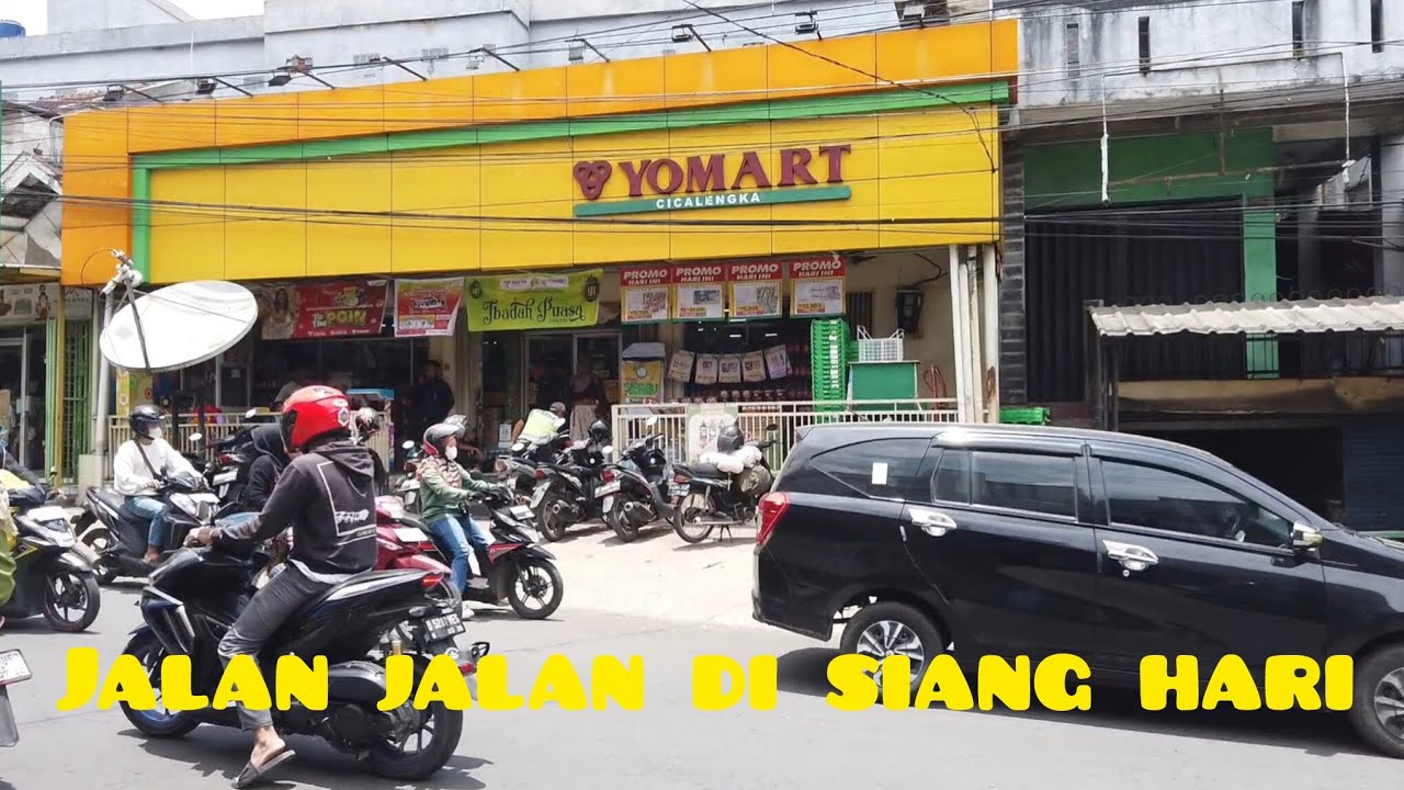 Jalan jalan di siang hari
