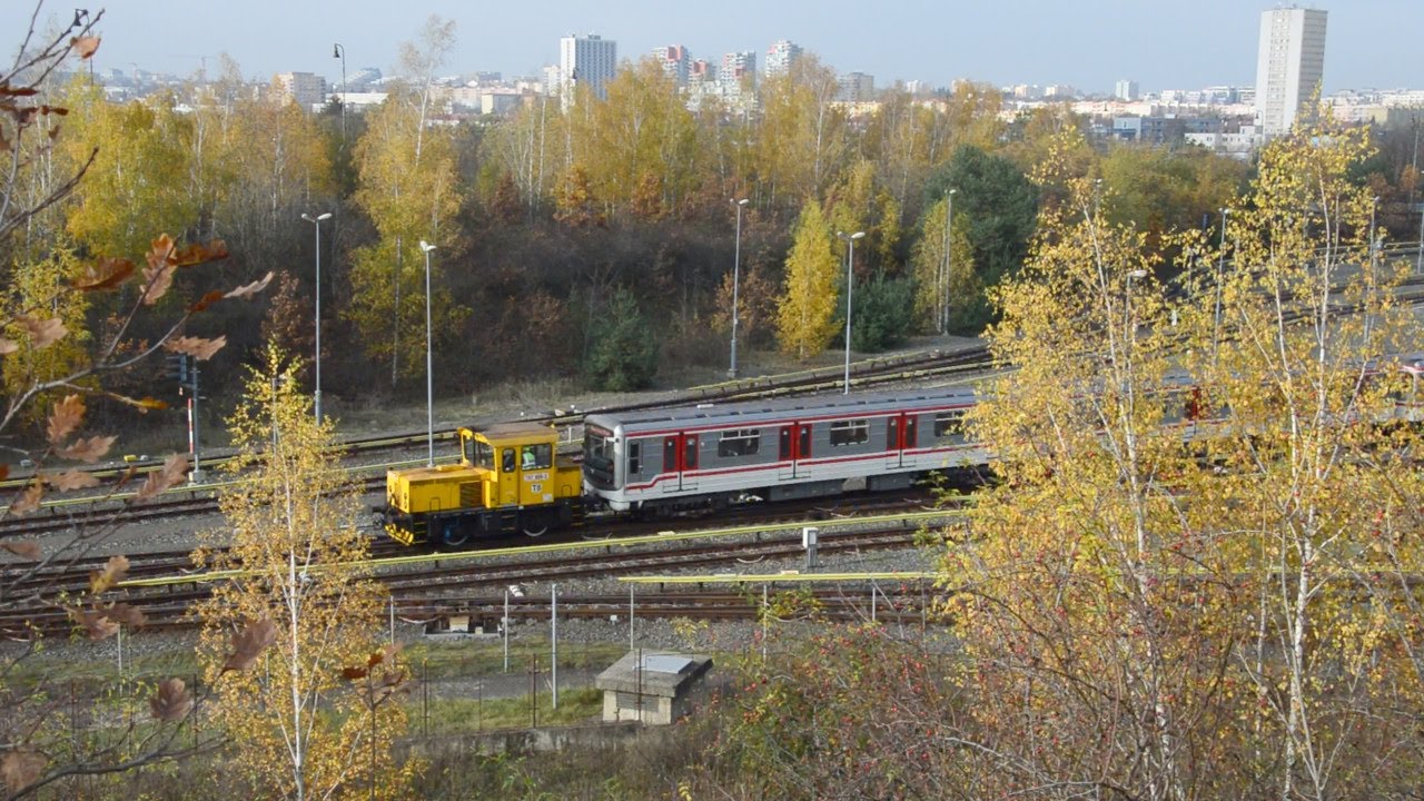 Поезда метро над землей. Электродепо Hostivař (Пражское метро - зеленая линия A, Чехия)