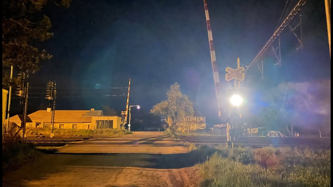 LIVESTREAM #33: Železniční přejezd Uhersko #1 - 30.4./1.5.2023 [noc] / Czech railroad crossing