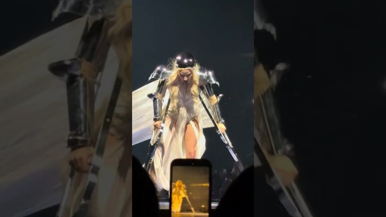 @LadyGaga performing “Paparazzi” missed a part thought I was taking a picture but stopped recording