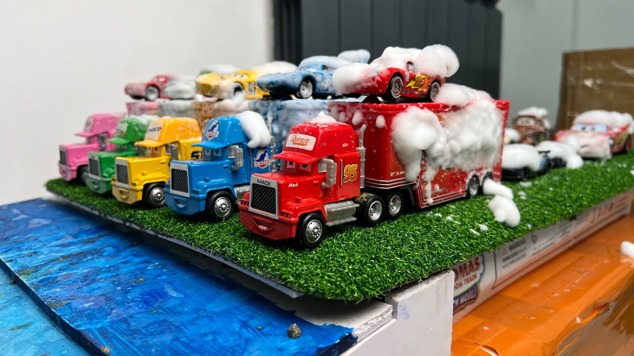 Disney Pixar Cars falling into deep swimming pool with water, Lightning McQueen, Tow Mater,
