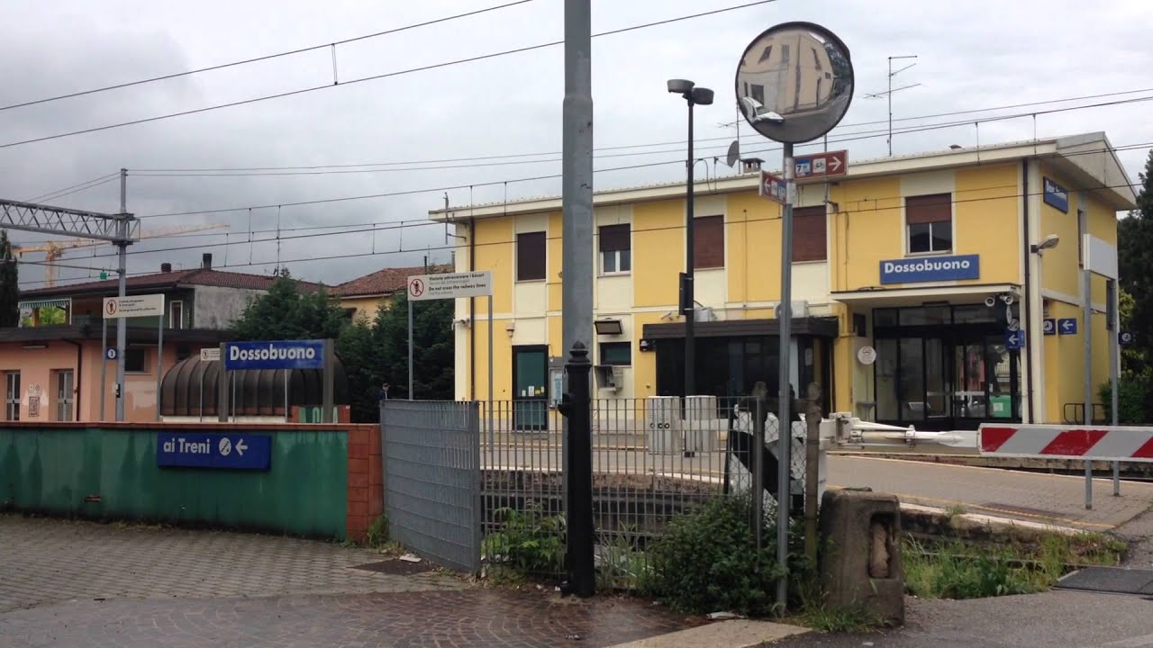 ETR 343 in arrivo in stazione