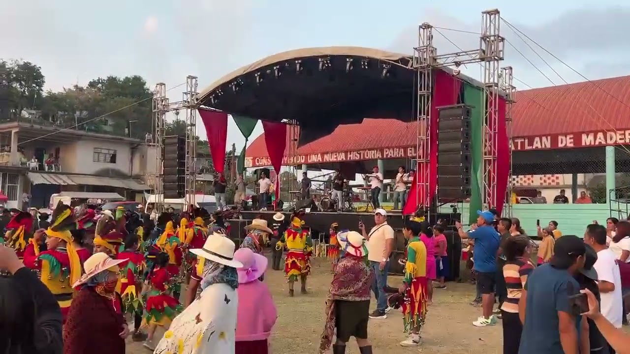 CIERRE DE CARNAVAL SANTA MARÍA APIPILHUASCO, Popurri carnavalero grupo káliber y su ritmo sabrosón.