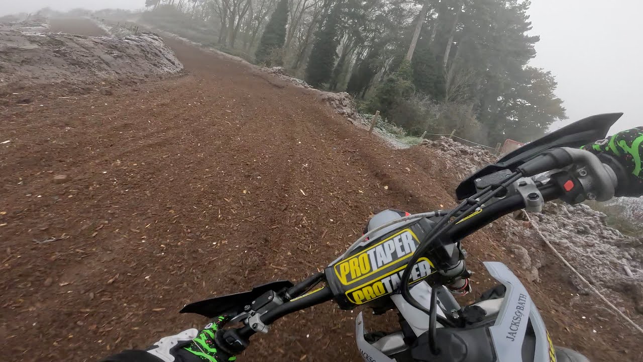 Husqvarna 125cc 2 stroke PINNED in the FREEZING COLD at Apex Motopark!